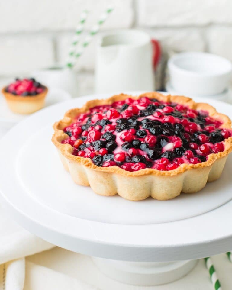 Bursting with Flavor: Berry Tart Pie - A Sweet Delight! 5 Bursting with Flavor: Berry Tart Pie – A Sweet Delight!